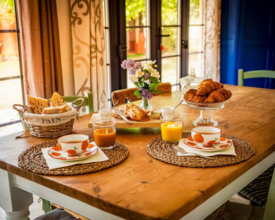Property building, Breakfast