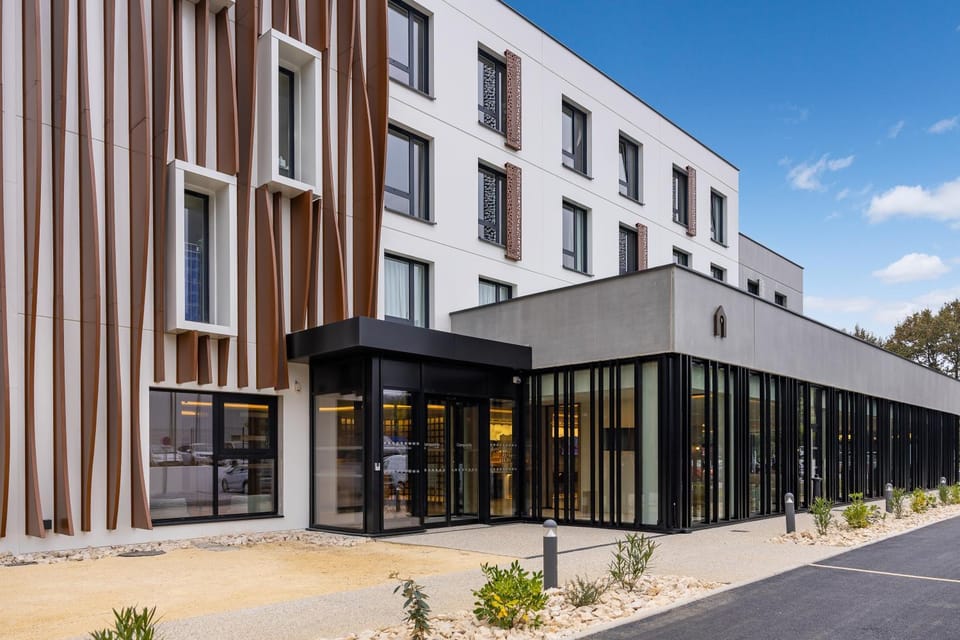 Property building, Facade/entrance
