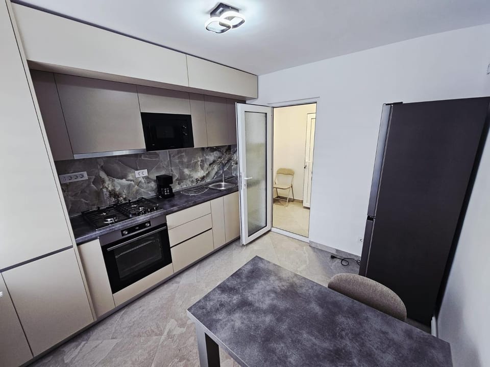 Kitchen or kitchenette, oven, stove