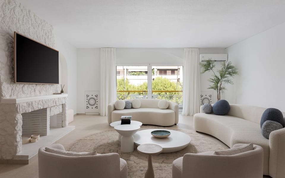 TV and multimedia, Living room, Seating area, Dining area