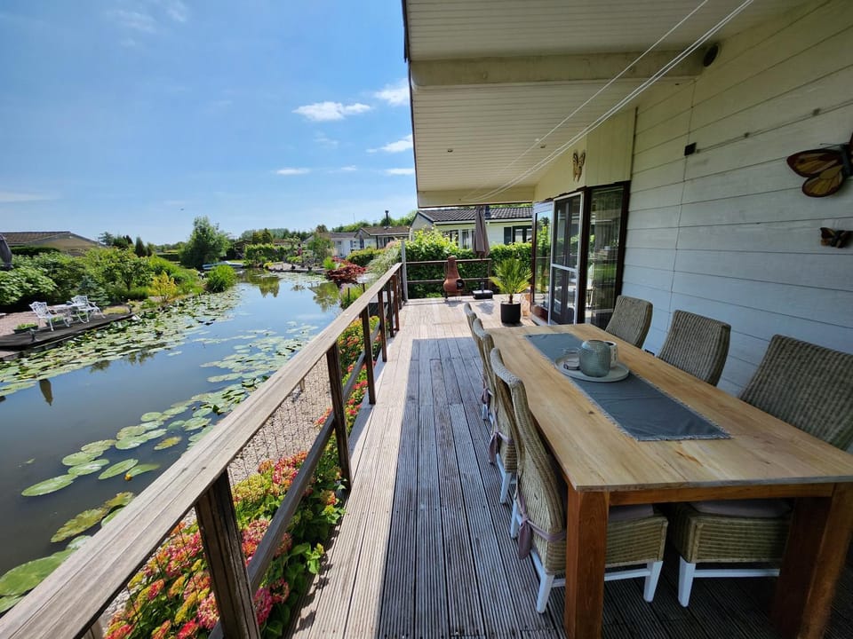 Balcony/Terrace, Dining area, River view