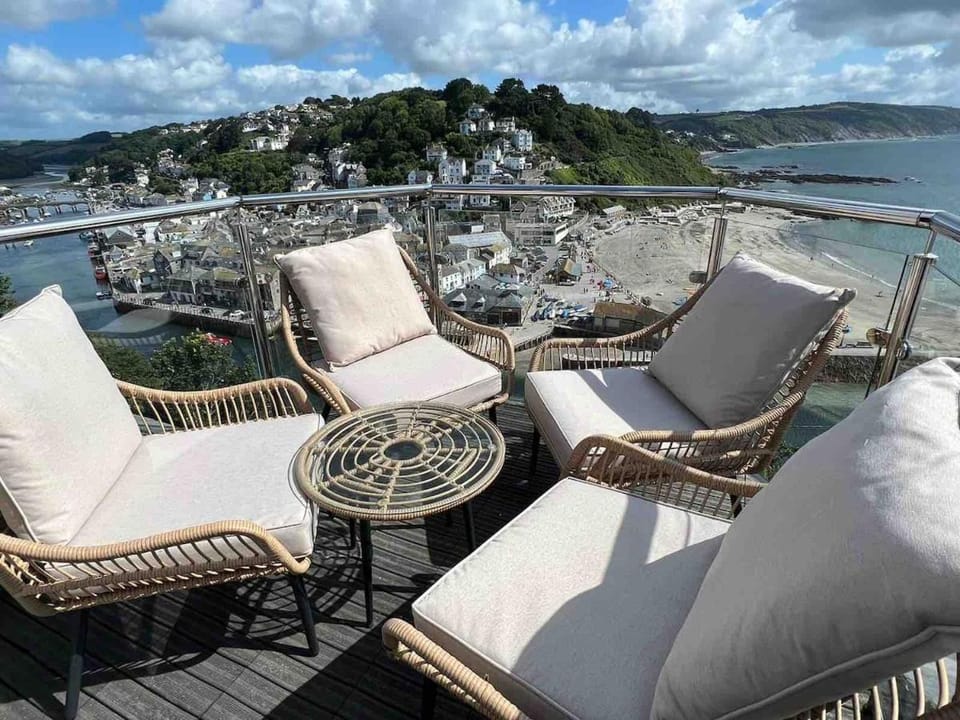 Natural landscape, Balcony/Terrace, City view, Sea view