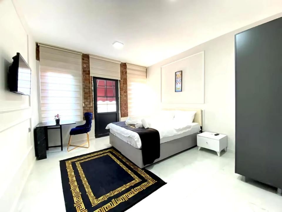Communal lounge/ TV room, Bed, TV and multimedia, Photo of the whole room, Bedroom