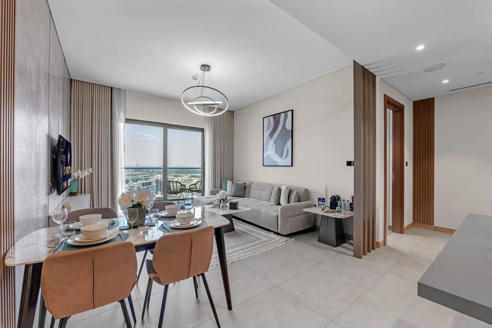 Relaxing 1BR w Maids room Minutes to Dubai Mall by Vibel Apartment in Dubai