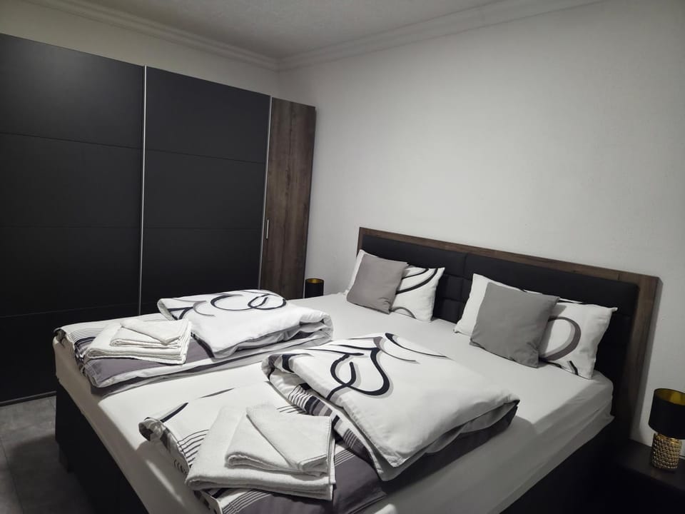 Bedroom, wardrobe