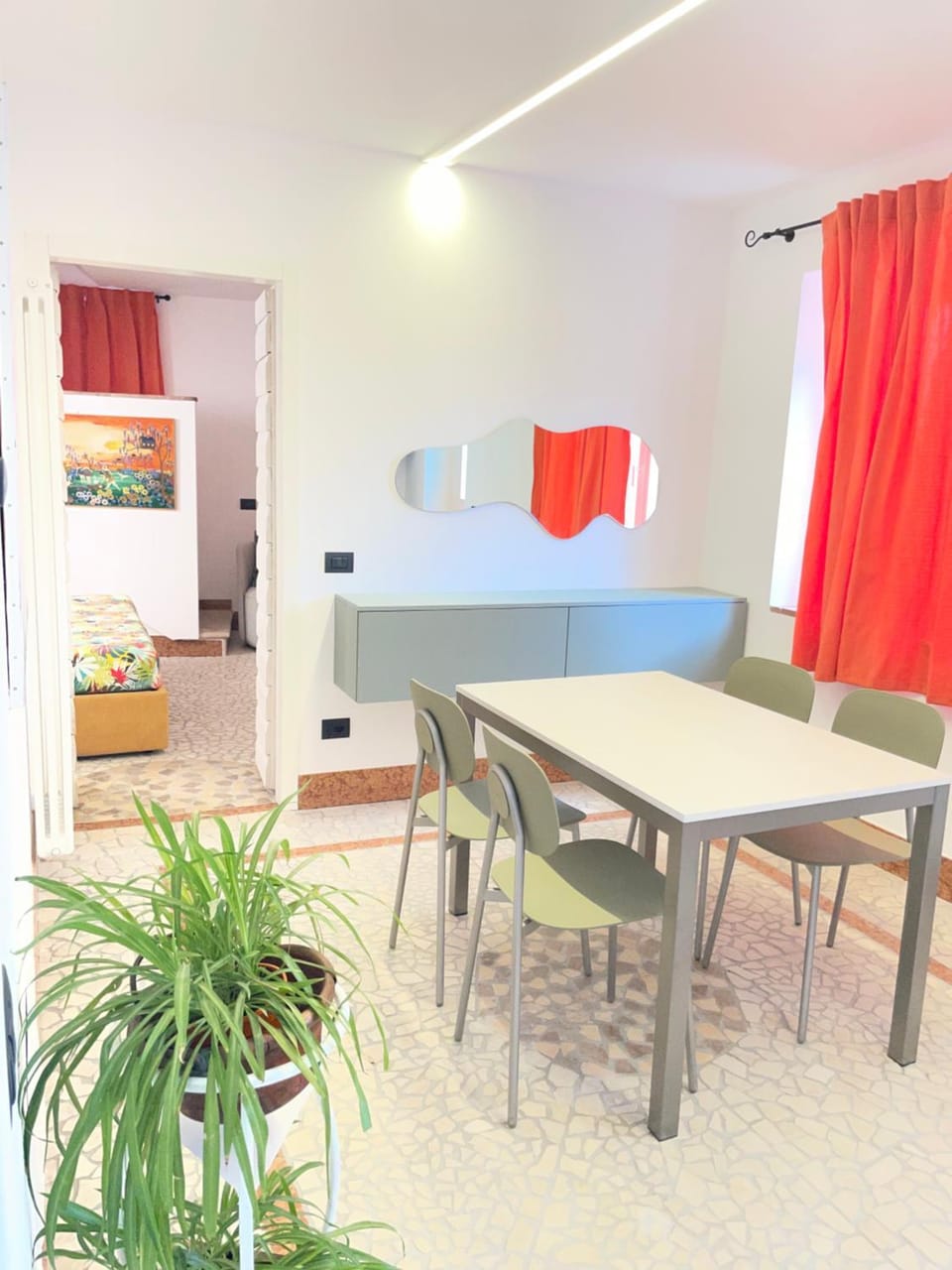 Kitchen or kitchenette, Dining area