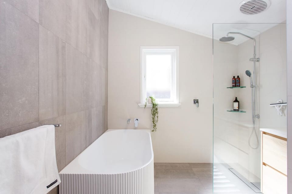 Shower, Toilet, Bathroom, Photo of the whole room, Bath