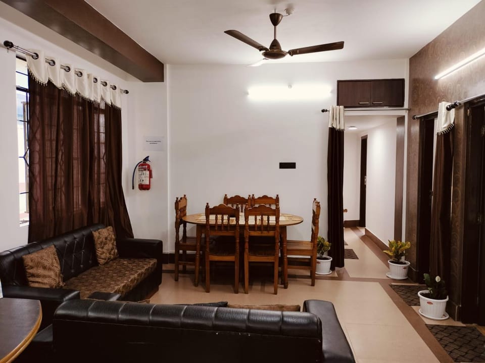 Seating area, Dining area
