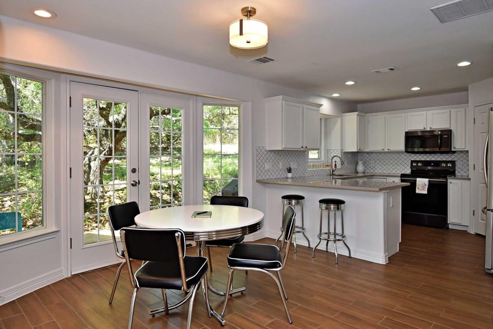 Dreamy Dripping Springs - Near Parks Hiking & More House in Rio Grande