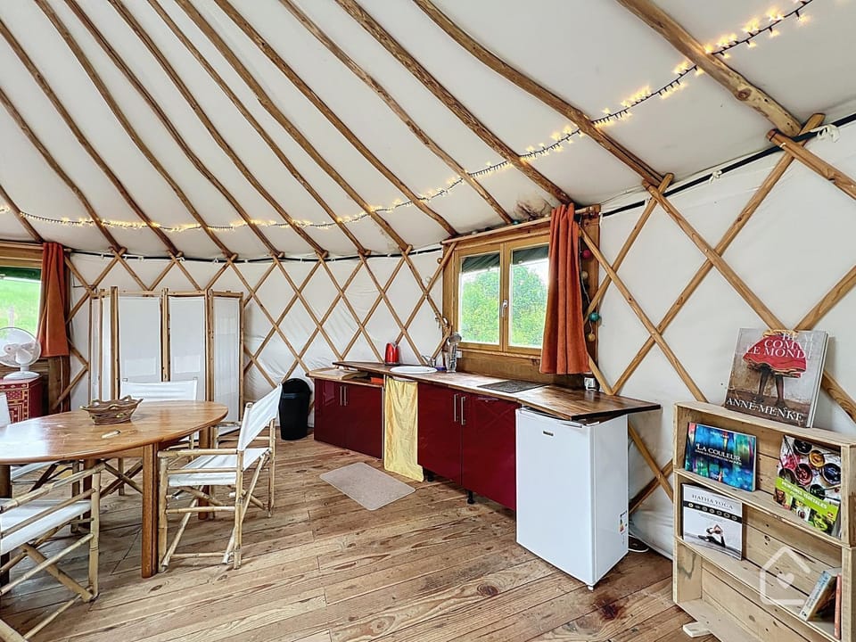 Yourte nature & calme proche Futuroscope Luxury tent in Nouvelle-Aquitaine