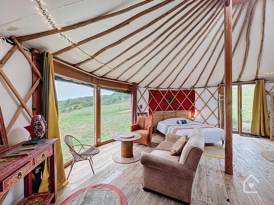 Yourte nature & calme proche Futuroscope Luxury tent in Nouvelle-Aquitaine