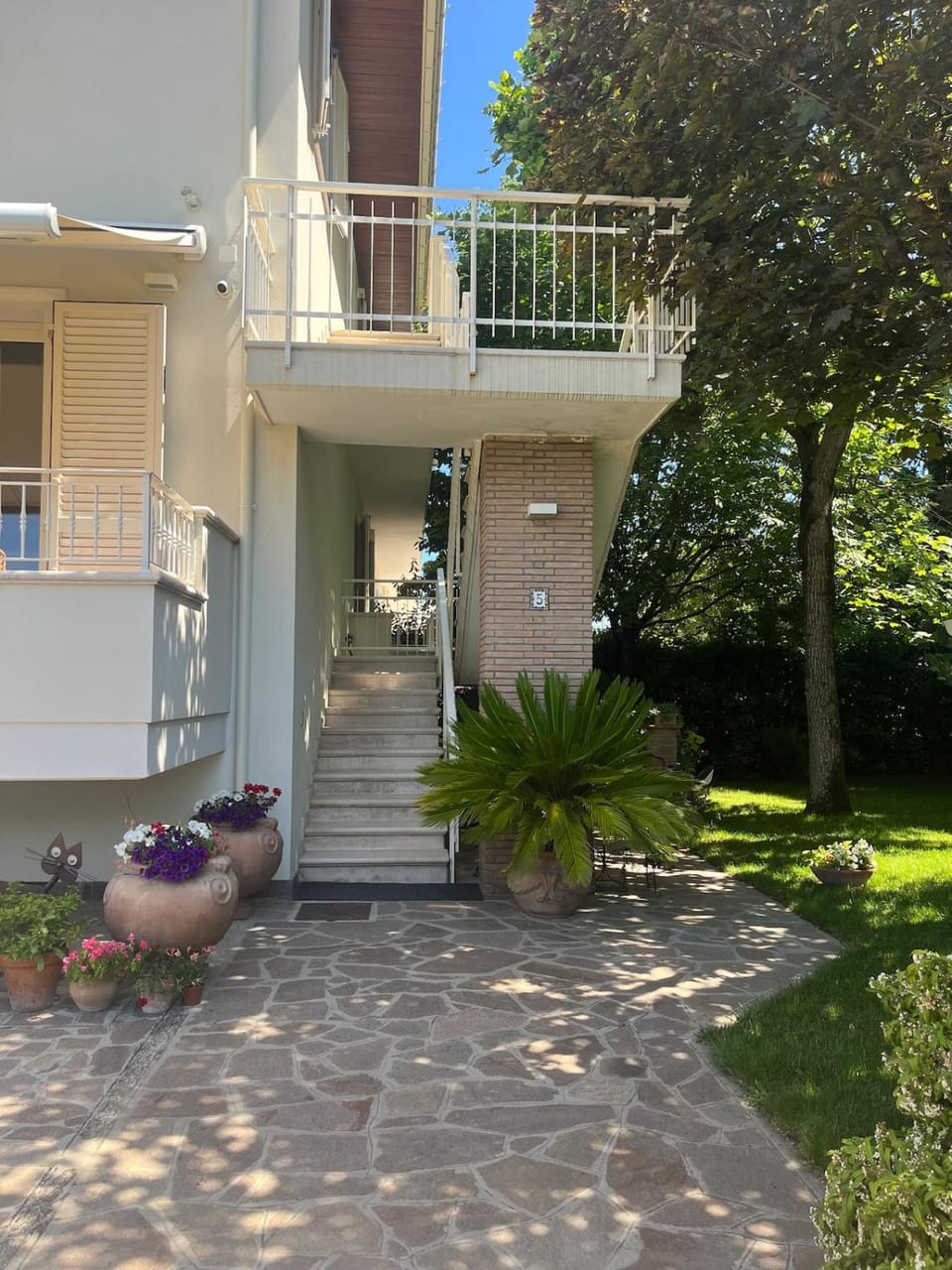 Property building, Facade/entrance