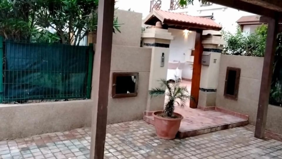Property building, Golfcourse, View (from property/room), Garden view, Street view, Quiet street view, Inner courtyard view, Parking