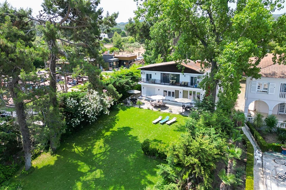 Property building, Day, Bird's eye view, Garden, Garden view
