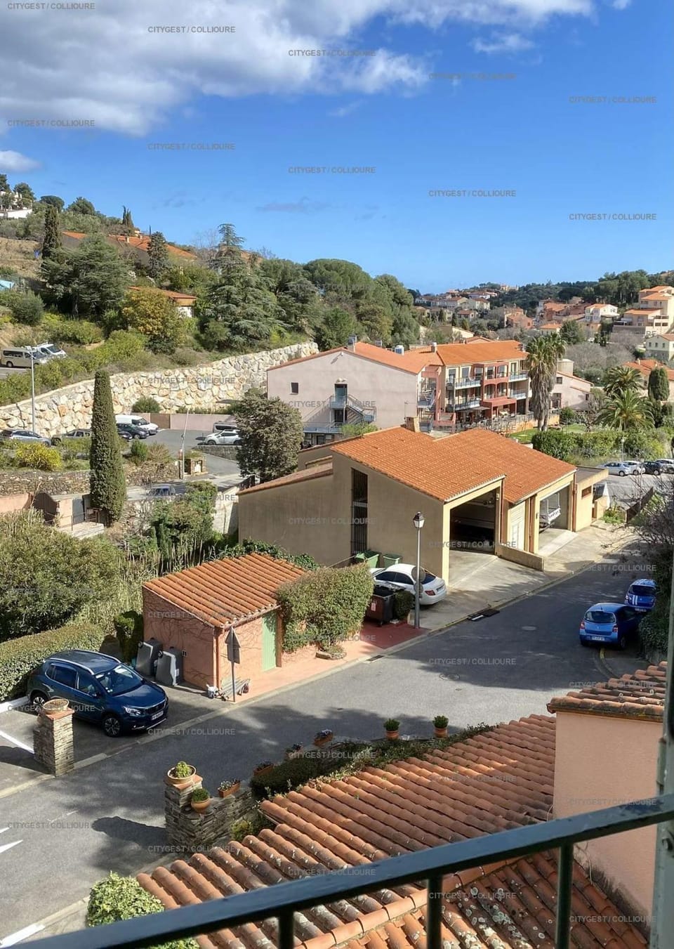 Property building, Mountain view, Street view, Location, Parking
