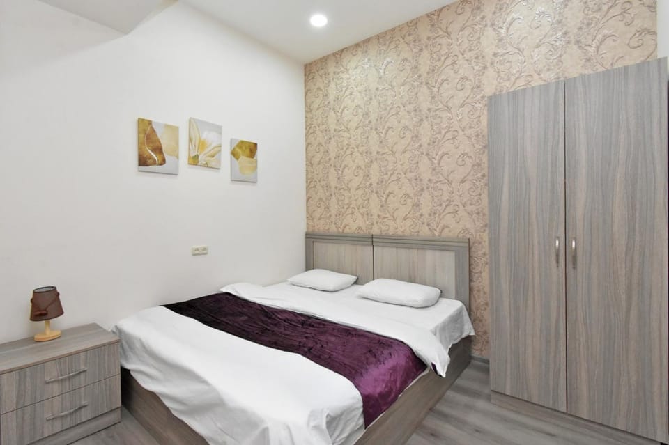 Bed, Photo of the whole room, Bedroom, wardrobe