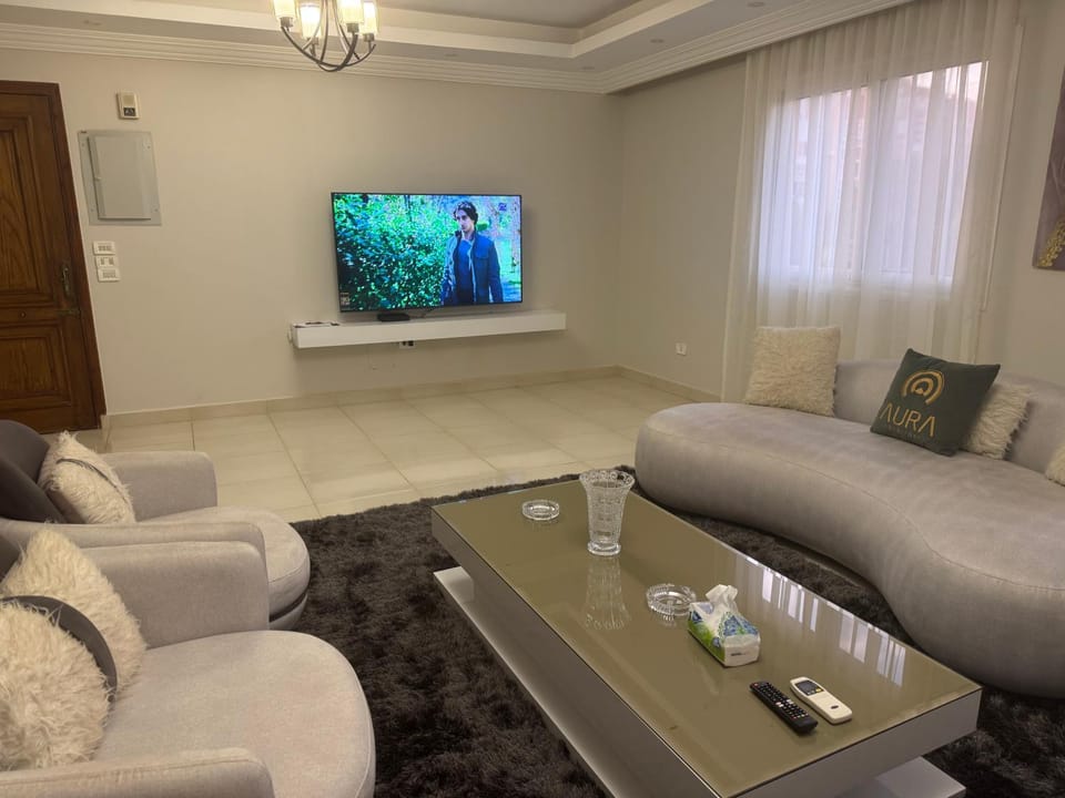 Communal lounge/ TV room, TV and multimedia, Living room, Seating area, Evening entertainment