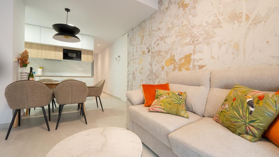 Kitchen or kitchenette, Living room, Seating area, Dining area