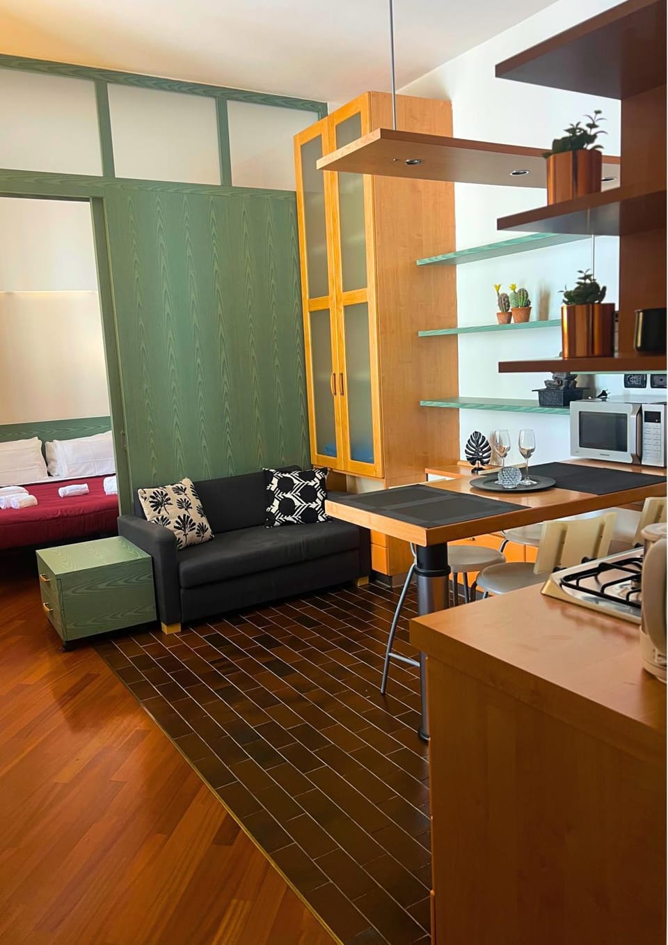 Kitchen or kitchenette, Living room, Seating area, Dining area