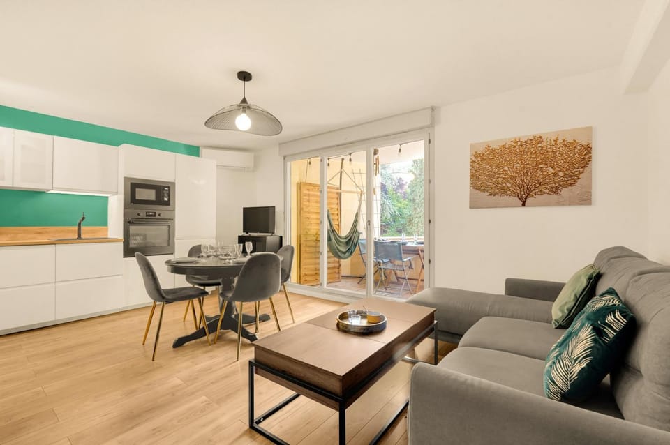 Living room, Seating area, Dining area