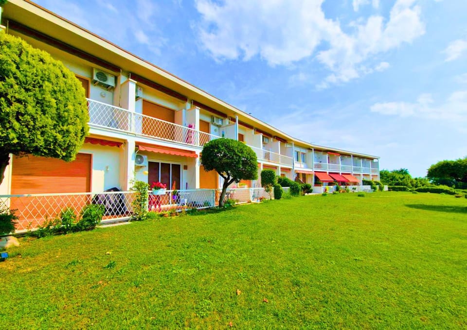 Property building, Natural landscape, Garden, Garden view