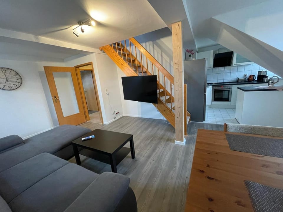 Communal lounge/ TV room, TV and multimedia, Kitchen or kitchenette, Living room, Seating area, Dining area