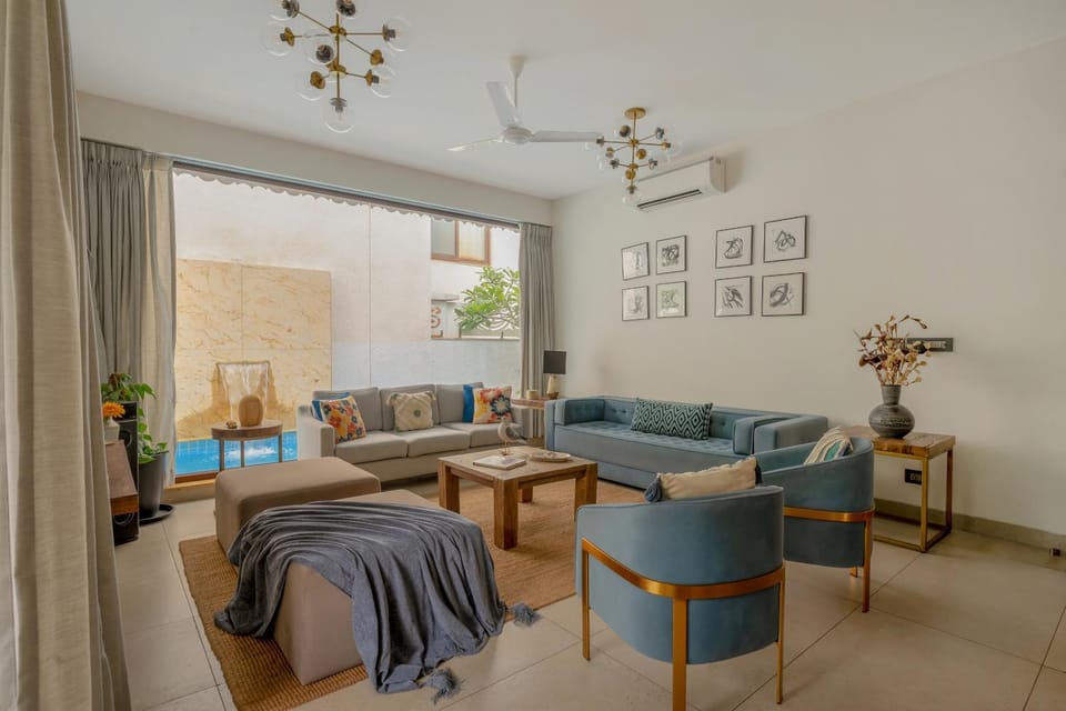 Communal lounge/ TV room