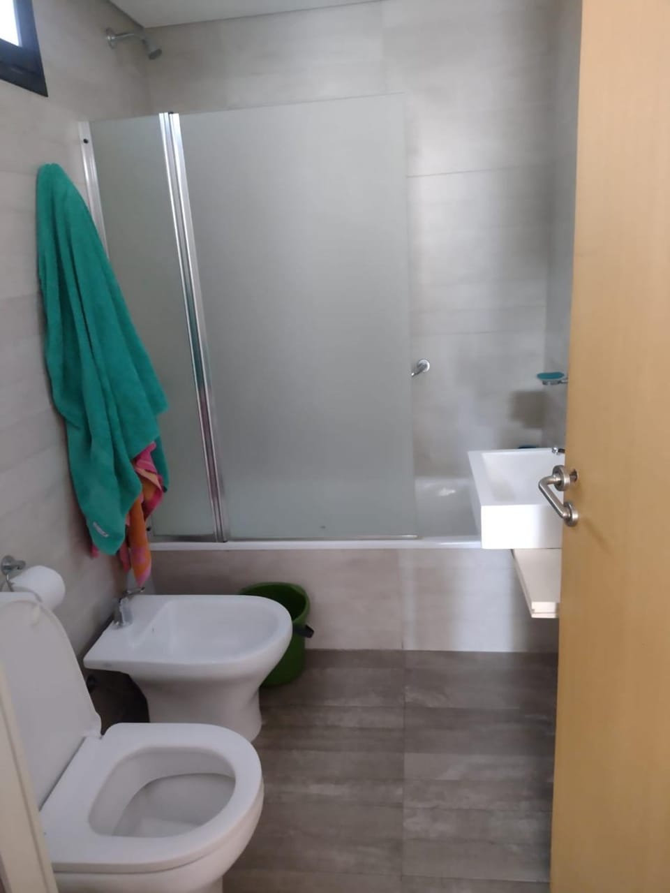 Shower, Bathroom, Bath, bidet, towels