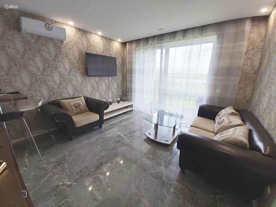 Communal lounge/ TV room, TV and multimedia, Living room, Seating area