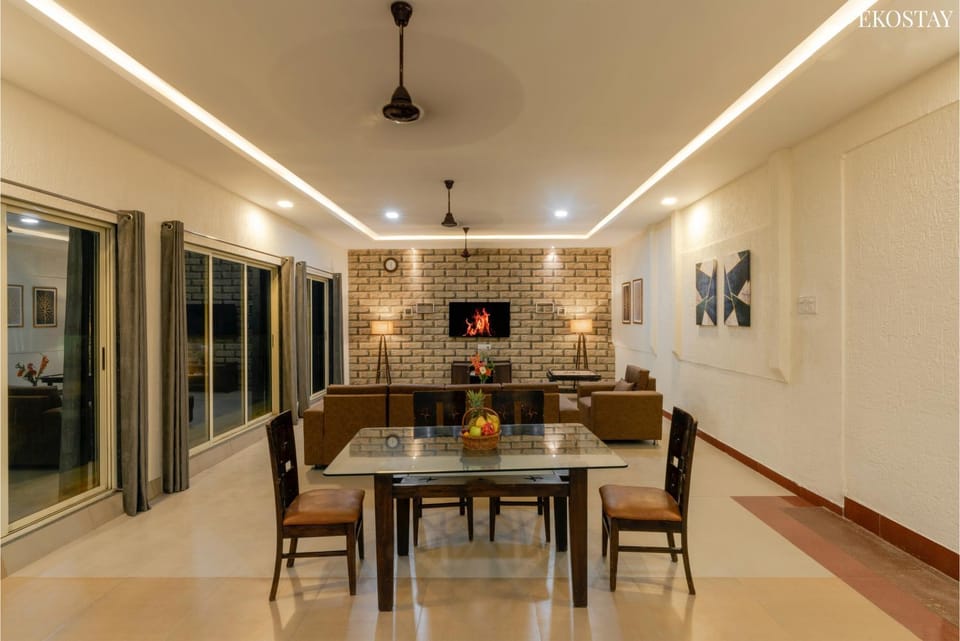 Living room, Seating area, Dining area