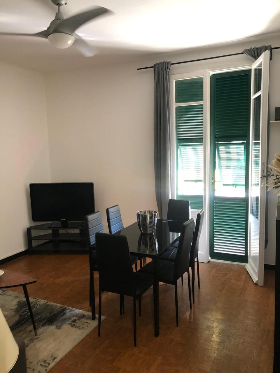 Communal lounge/ TV room, TV and multimedia, Living room, Seating area, Dining area, Evening entertainment