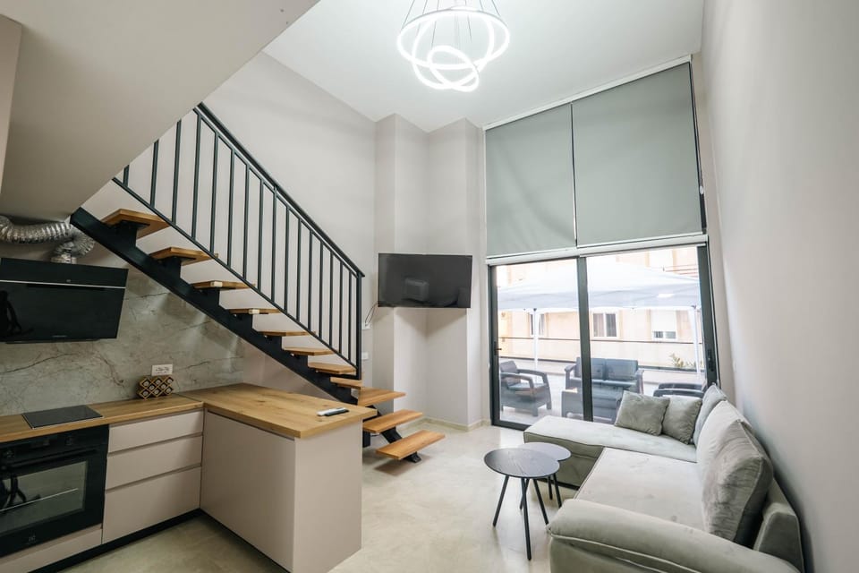 TV and multimedia, Kitchen or kitchenette, Living room, Seating area, Dining area