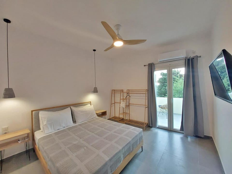 TV and multimedia, Photo of the whole room, Bedroom