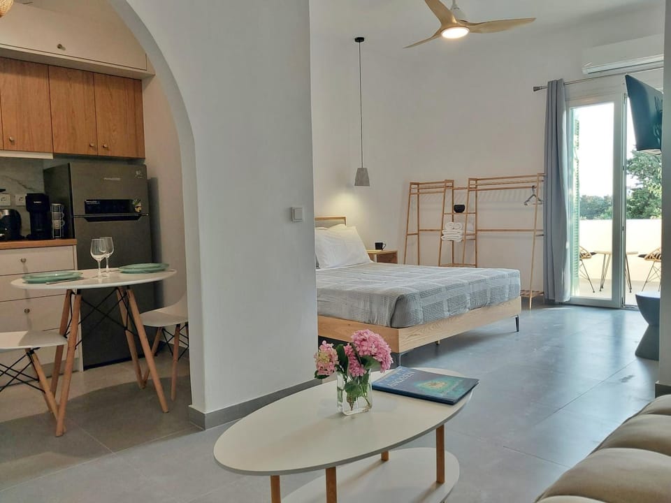Kitchen or kitchenette, Photo of the whole room, Dining area, Bedroom