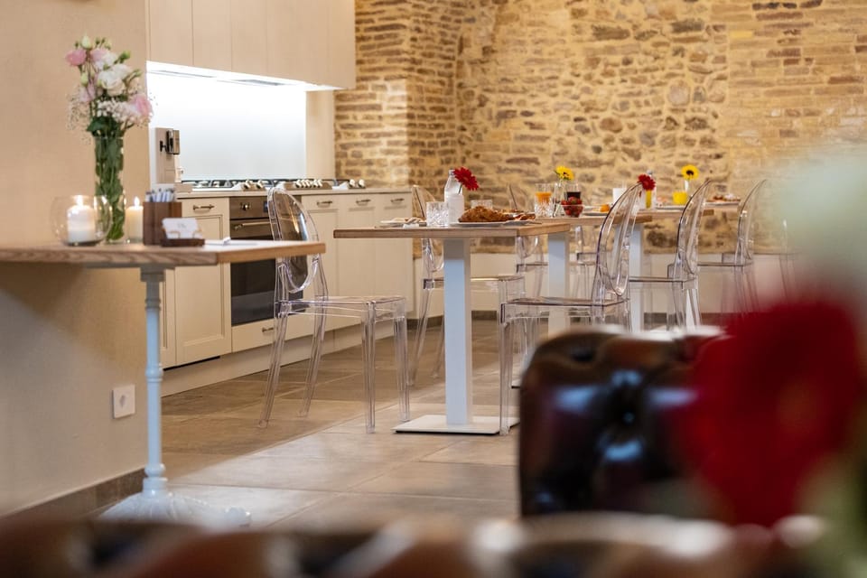 Kitchen or kitchenette, Food and drinks, Dining area, Food, Breakfast, Drinks