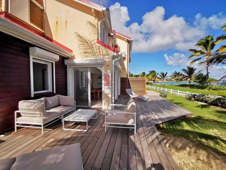 Property building, Natural landscape, View (from property/room), Living room, Garden view
