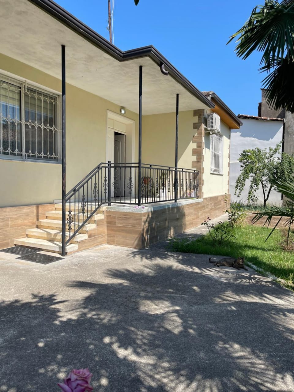 Property building, Day, Neighbourhood, Street view