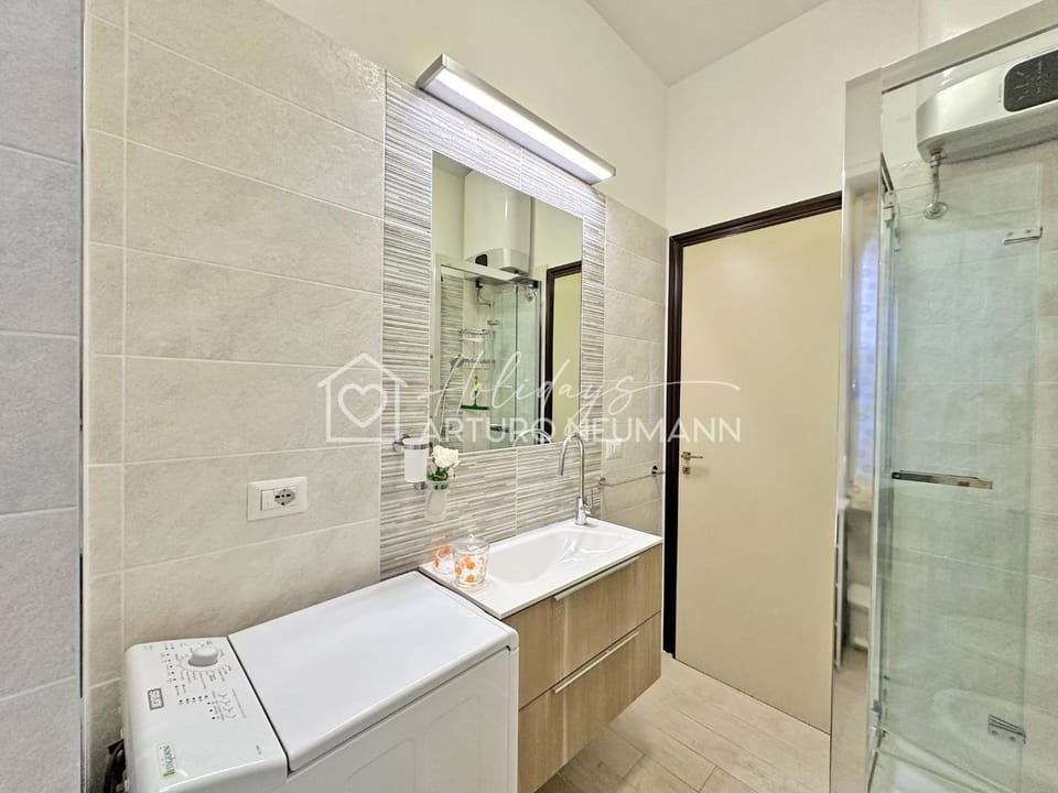 Shower, Bathroom, towels