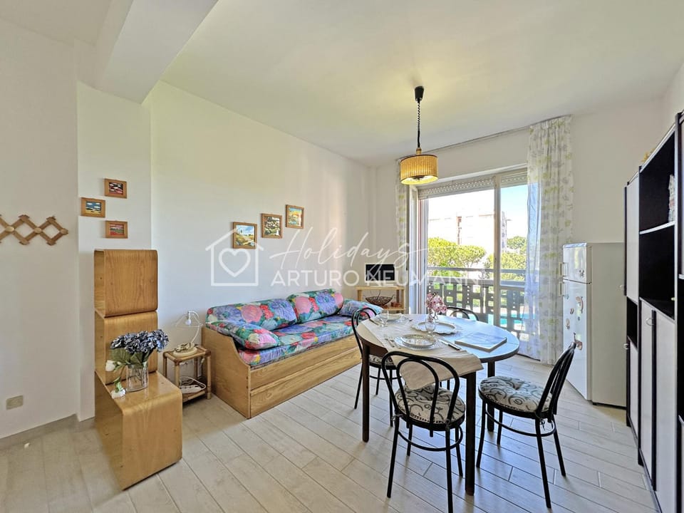 TV and multimedia, Living room, Seating area, Dining area, Evening entertainment