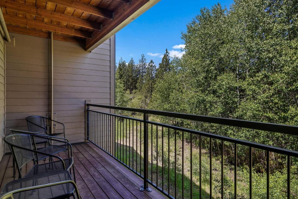 7th Mountain Basecamp in Bend House in Oregon