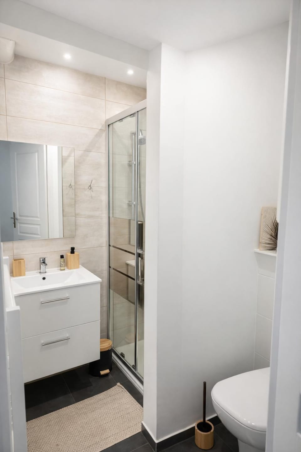 Shower, Toilet, Bathroom, towels