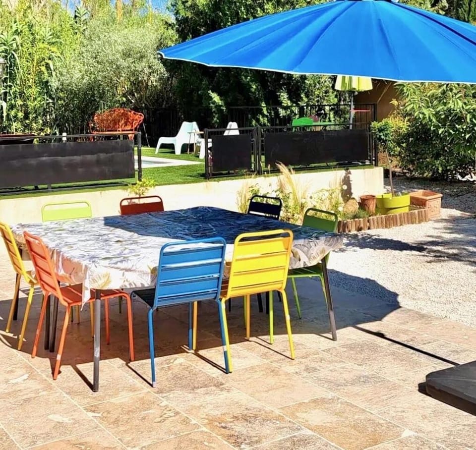 Belle Maison climatisée piscine à 2 pas du centre de Bédoin Villa in Bédoin