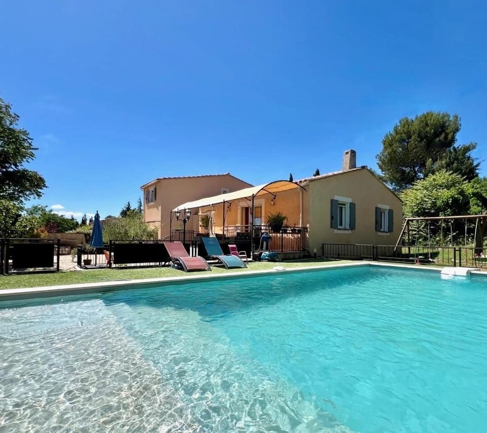 Belle Maison climatisée piscine à 2 pas du centre de Bédoin Villa in Bédoin