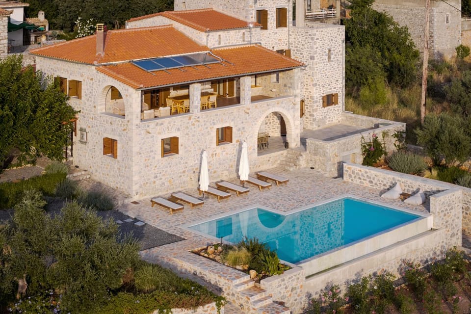 Property building, Day, Pool view, Swimming pool, sunbed