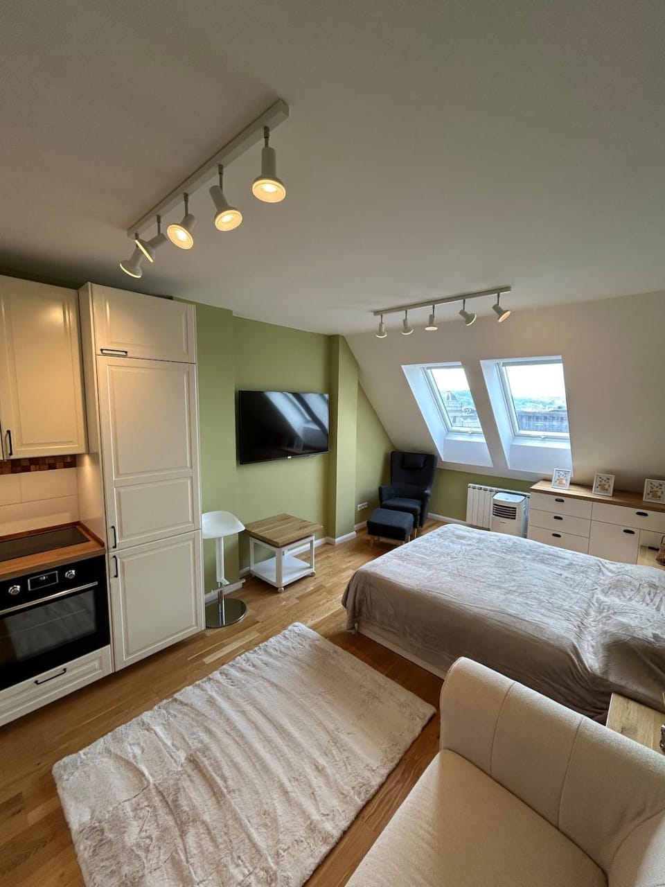 Bed, Living room