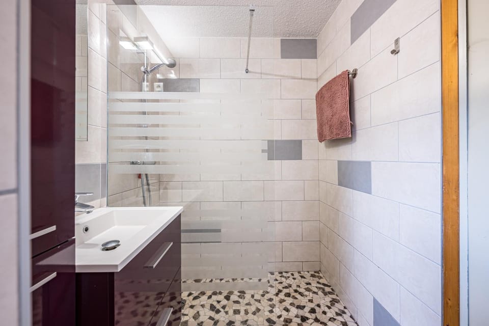 Bathroom, Living room