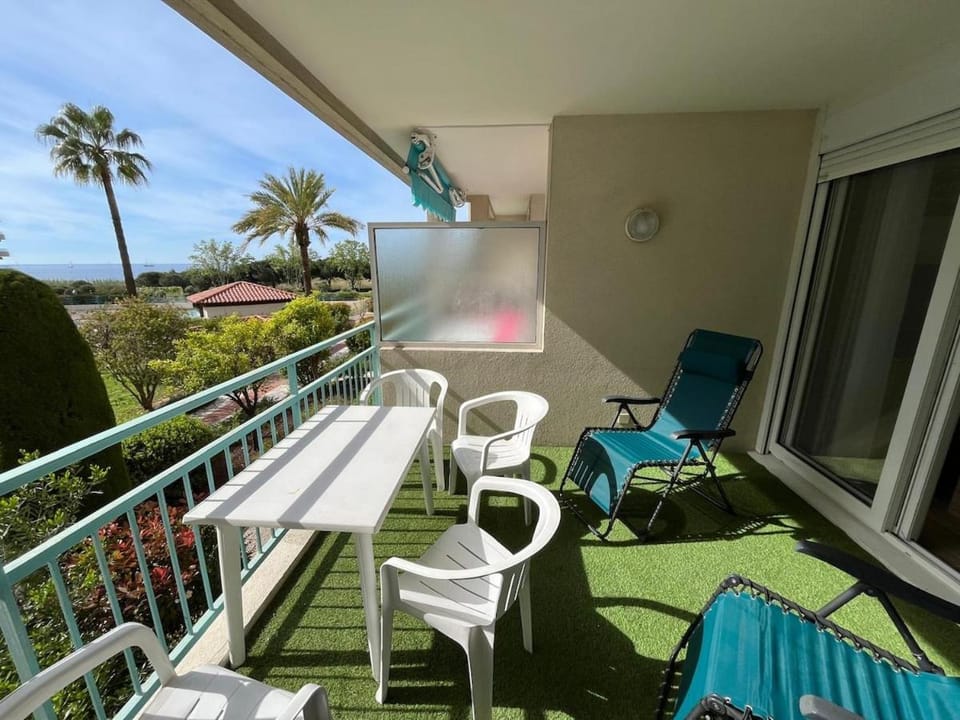 Balcony/Terrace, Garden view, Sea view, sunbed