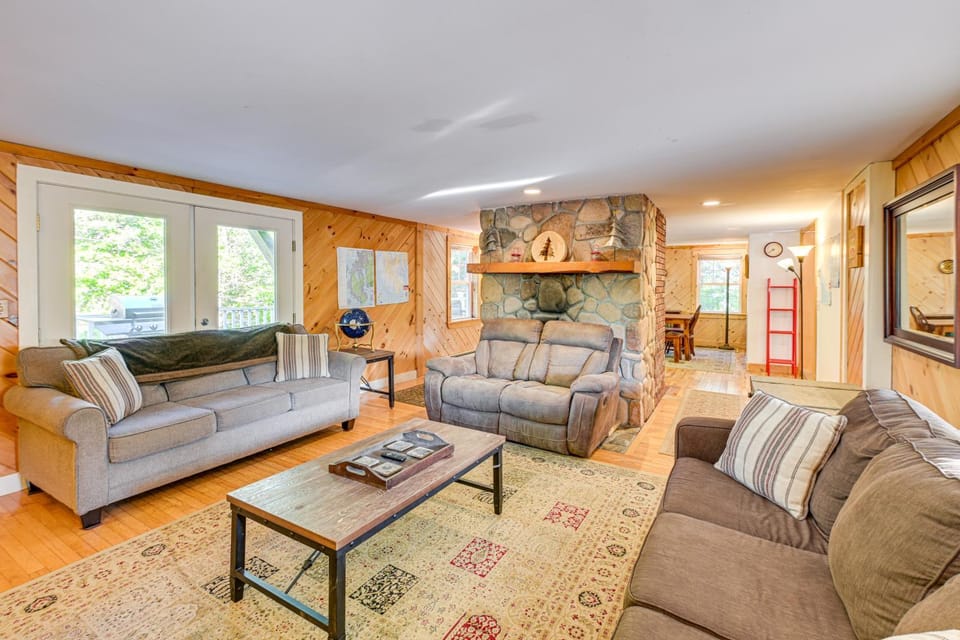 1 Mi to Acadia National Park: Spacious Retreat! House in Southwest Harbor
