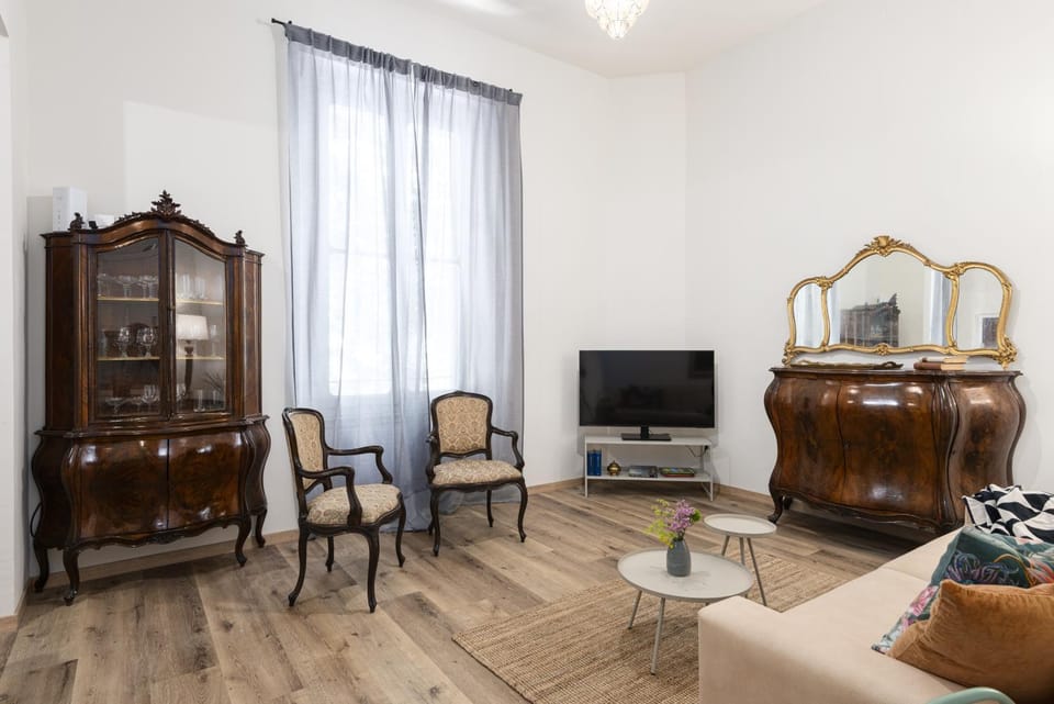 TV and multimedia, Seating area