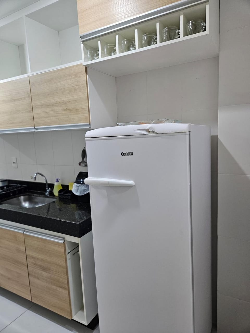 Kitchen or kitchenette, minibar, stove